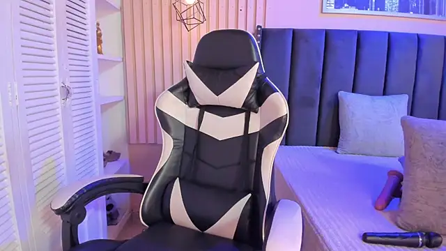 Snapshot of ashlye_miller_ chatting on 02-08-26, 04:32 ashlye miller online show from 02-08-26, 04:32