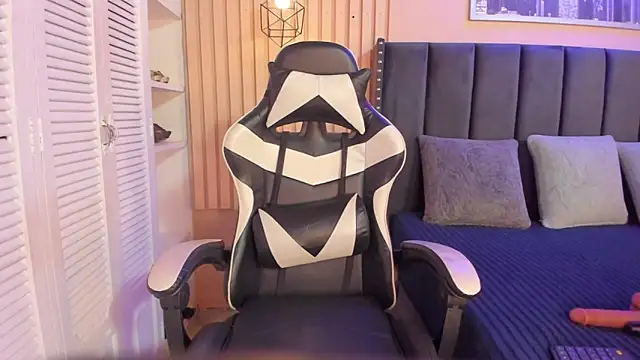 Snapshot of ashlye_miller_ chatting on 11-25-25, 04:13 ashlye miller online show from 11-25-25, 04:13