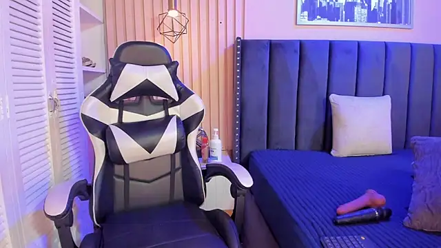 Snapshot of ashlye_miller_ chatting on 01-07-26, 04:28 ashlye miller online show from 01-07-26, 04:28