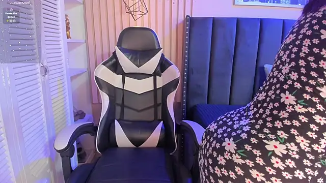 Snapshot of ashlye_miller_ chatting on 02-07-26, 04:31 ashlye miller online show from 02-07-26, 04:31