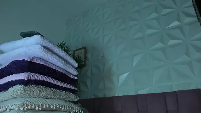 Hellen Sky online show from 10-15-25, 06:05