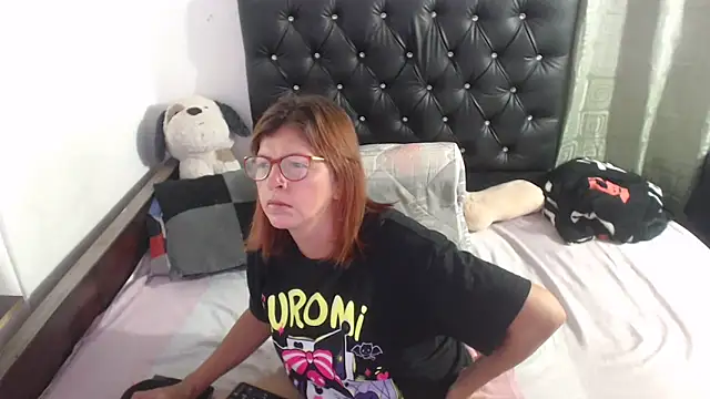 Snapshot of jellyfishhot chatting on 09-14-25, 03:40 jellyfishhot online show from 09-14-25, 03:40