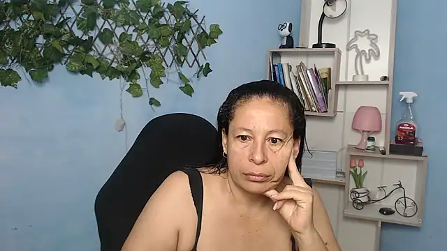 mature martina online show from 12-21-25, 09:22