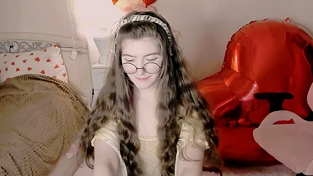 Snapshot of RuthMorse chatting on 02-19-26, 06:16 RuthMorse online show from 02-19-26, 06:16