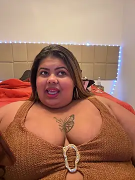 Snapshot of biancabombombbw chatting on 06-16-26, 11:27 biancabombombbw online show from 06-16-26, 11:27