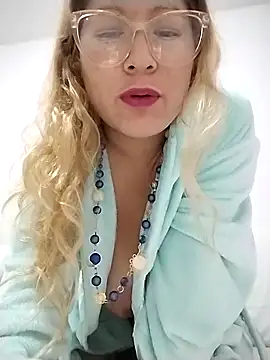 Snapshot of luli222 chatting on 05-05-26, 04:21 luli222 online show from 05-05-26, 04:21