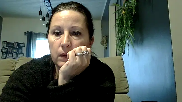 Snapshot of feline27 chatting on 02-20-26, 05:04 feline27 online show from 02-20-26, 05:04