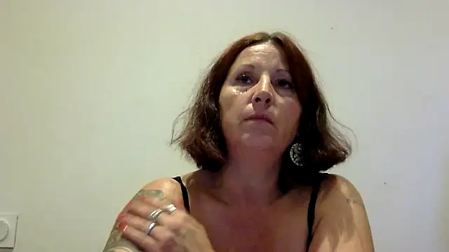 Snapshot of feline27 chatting on 10-12-25, 08:10 feline27 online show from 10-12-25, 08:10