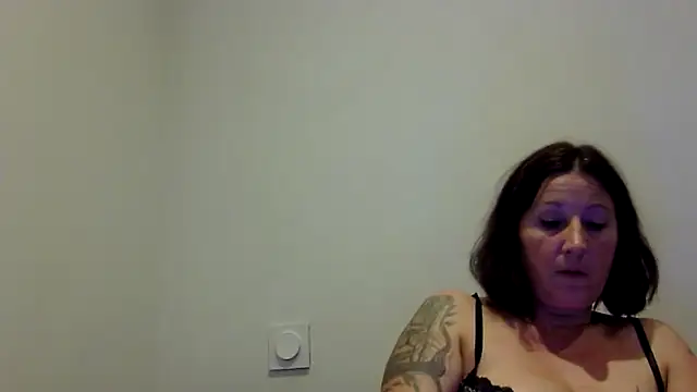 feline27 online show from 11-02-25, 10:04