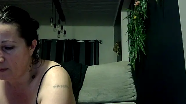 Snapshot of feline27 chatting on 03-04-26, 08:38 feline27 online show from 03-04-26, 08:38