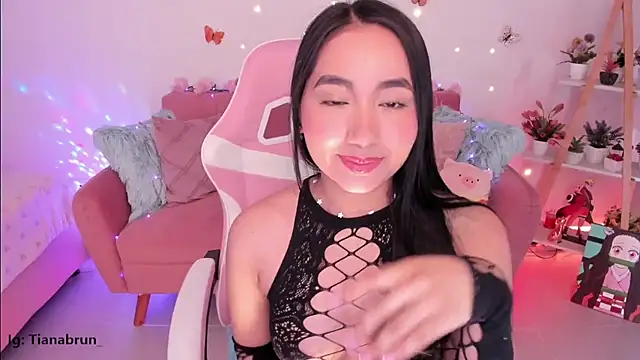 Snapshot of Zara_uwu_ chatting on 10-06-25, 11:33 Zara uwu online show from 10-06-25, 11:33