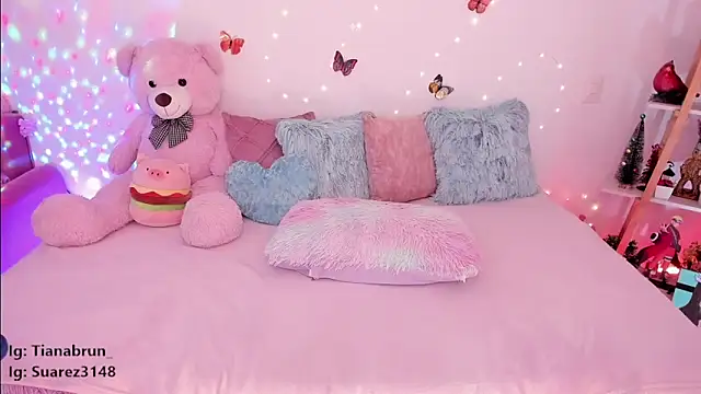 Snapshot of Zara_uwu_ chatting on 02-17-25, 03:00 Zara uwu online show from 02-17-25, 03:00