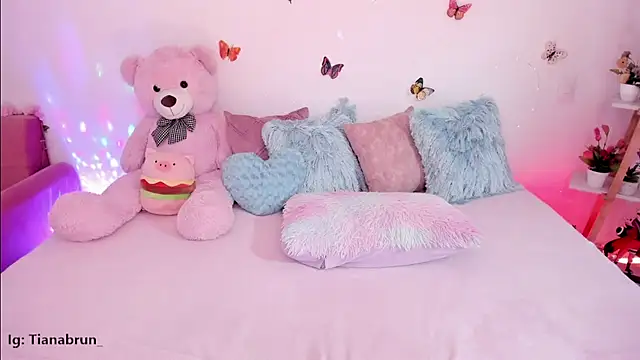 Zara uwu  online show from 11-13-25, 10:41