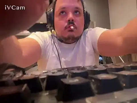 Snapshot of Bebemickey75 chatting on 09-20-25, 08:14 Bebemickey75 online show from 09-20-25, 08:14