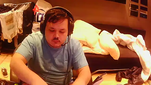 Snapshot of Bebemickey75 chatting on 11-30-25, 12:22 Bebemickey75 online show from 11-30-25, 12:22