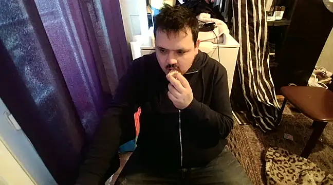 Snapshot of Bebemickey75 chatting on 02-26-25, 02:49 Bebemickey75 online show from 02-26-25, 02:49