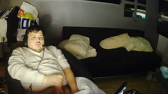 Snapshot of Bebemickey75 chatting on 11-28-25, 10:21 Bebemickey75 online show from 11-28-25, 10:21