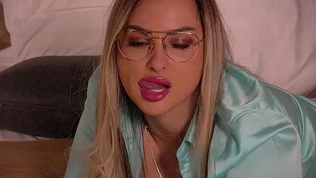 Denisse Perry online show from 02-24-26, 10:54