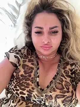 Denisse Perry online show from 11-27-25, 03:12