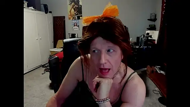 Snapshot of CharlotteAshton chatting on 06-06-26, 11:37 CharlotteAshton online show from 06-06-26, 11:37