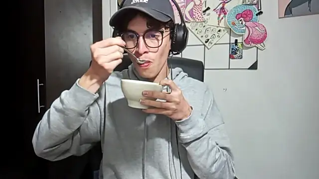 Snapshot of Norehg chatting on 09-20-25, 08:19 Norehg online show from 09-20-25, 08:19