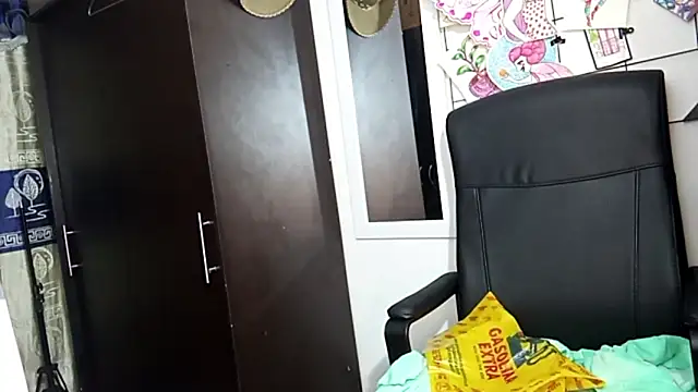 Snapshot of Norehg chatting on 09-26-25, 08:43 Norehg online show from 09-26-25, 08:43