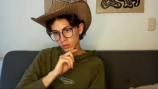 Snapshot of Norehg chatting on 10-07-25, 08:43 Norehg online show from 10-07-25, 08:43