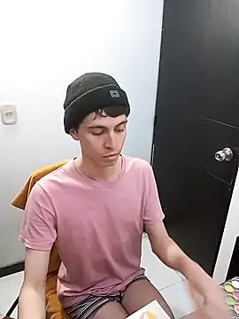 Snapshot of Norehg chatting on 03-18-25, 11:00 Norehg online show from 03-18-25, 11:00