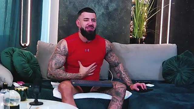 Snapshot of masterkingofmusclee chatting on 01-30-25, 06:24 masterkingofmusclee online show from 01-30-25, 06:24