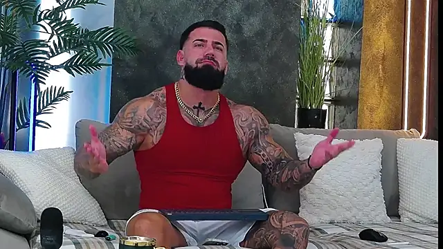 Snapshot of masterkingofmusclee chatting on 10-20-25, 10:49 masterkingofmusclee online show from 10-20-25, 10:49