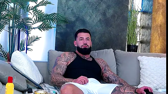 Snapshot of masterkingofmusclee chatting on 10-22-25, 10:25 masterkingofmusclee online show from 10-22-25, 10:25