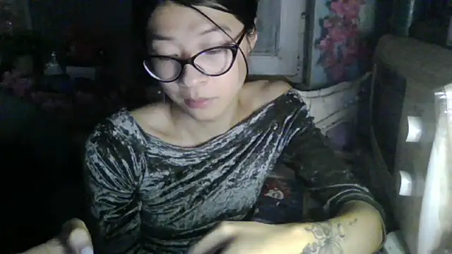 CarlyJoy online show from 09-18-25, 03:37