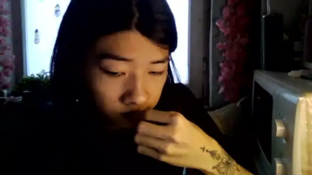 CarlyJoy online show from 12-21-25, 11:01