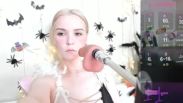 Kaya Devis online show from 10-28-25, 04:24