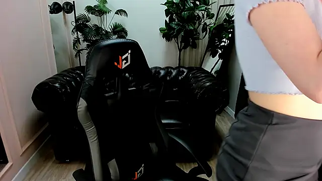 Mira  Blush online show from 03-12-25, 06:32