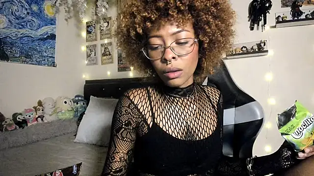 Cristal Jonasxh online show from 10-13-25, 04:36