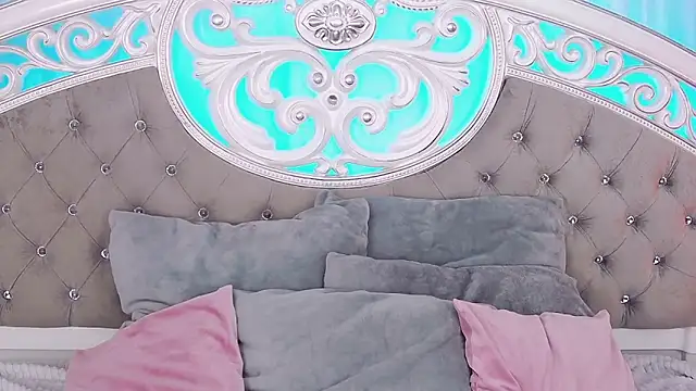 CrissyTaylor online show from 10-10-25, 07:04