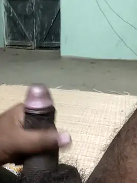 Snapshot of SILENT_FUCKER_01 chatting on 10-17-25, 05:37 SILENT FUCKER 01 online show from 10-17-25, 05:37