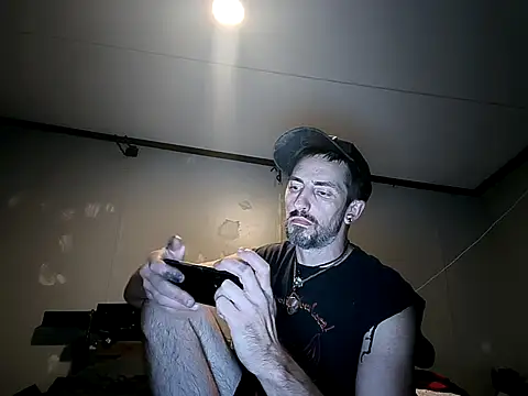 Snapshot of Bi_curious86 chatting on 06-05-26, 03:33 Bi curious86 online show from 06-05-26, 03:33
