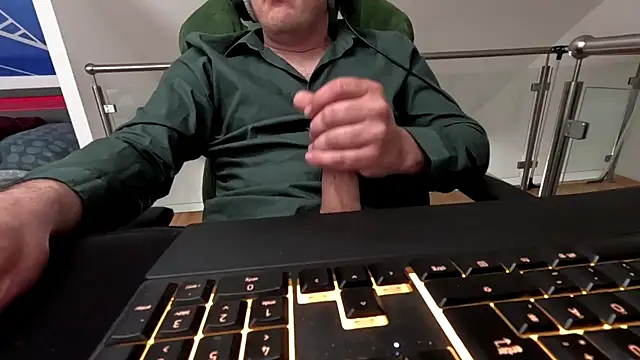 Snapshot of auilein chatting on 05-16-26, 02:16 auilein online show from 05-16-26, 02:16