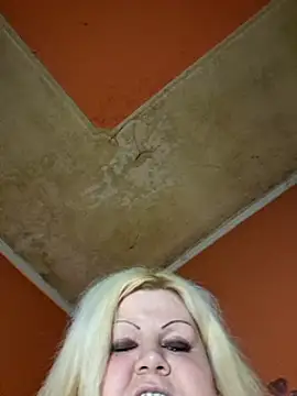 ducicsajsziii online show from 03-07-25, 11:38