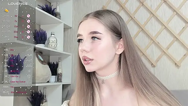 Snapshot of AutoBaby chatting on 10-28-25, 12:26 AutoBaby online show from 10-28-25, 12:26