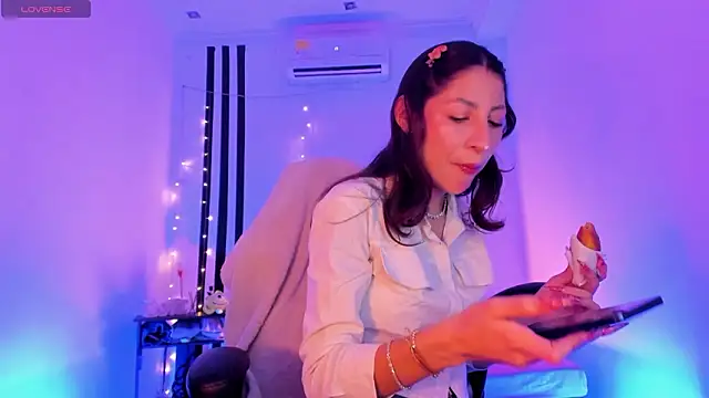 Snapshot of Gorgeous_Team chatting on 02-21-26, 08:22 Gorgeous Team online show from 02-21-26, 08:22