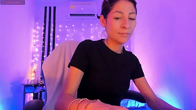 Snapshot of Gorgeous_Team chatting on 02-17-26, 06:27 Gorgeous Team online show from 02-17-26, 06:27