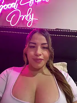 Snapshot of sexyyykloee chatting on 04-21-26, 04:41 sexyyykloee online show from 04-21-26, 04:41