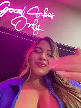 Snapshot of sexyyykloee chatting on 06-22-26, 03:25 sexyyykloee online show from 06-22-26, 03:25