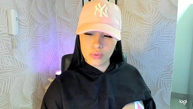 Snapshot of sexyyykloee chatting on 01-26-25, 10:02 sexyyykloee online show from 01-26-25, 10:02
