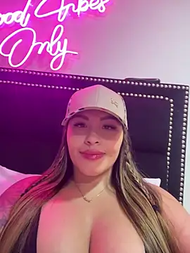 Snapshot of sexyyykloee chatting on 05-16-26, 06:34 sexyyykloee online show from 05-16-26, 06:34