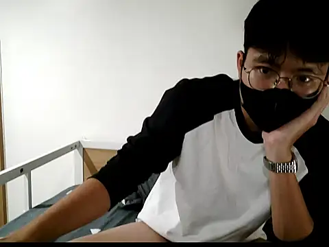 Gwencloudy online show from 10-24-25, 03:44