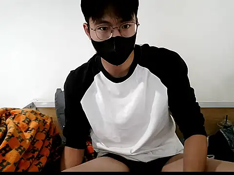 Gwencloudy online show from 10-25-25, 04:44